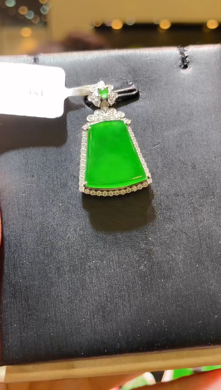 【闪购商品】翡翠吊坠(赠链)18K金镶嵌A20