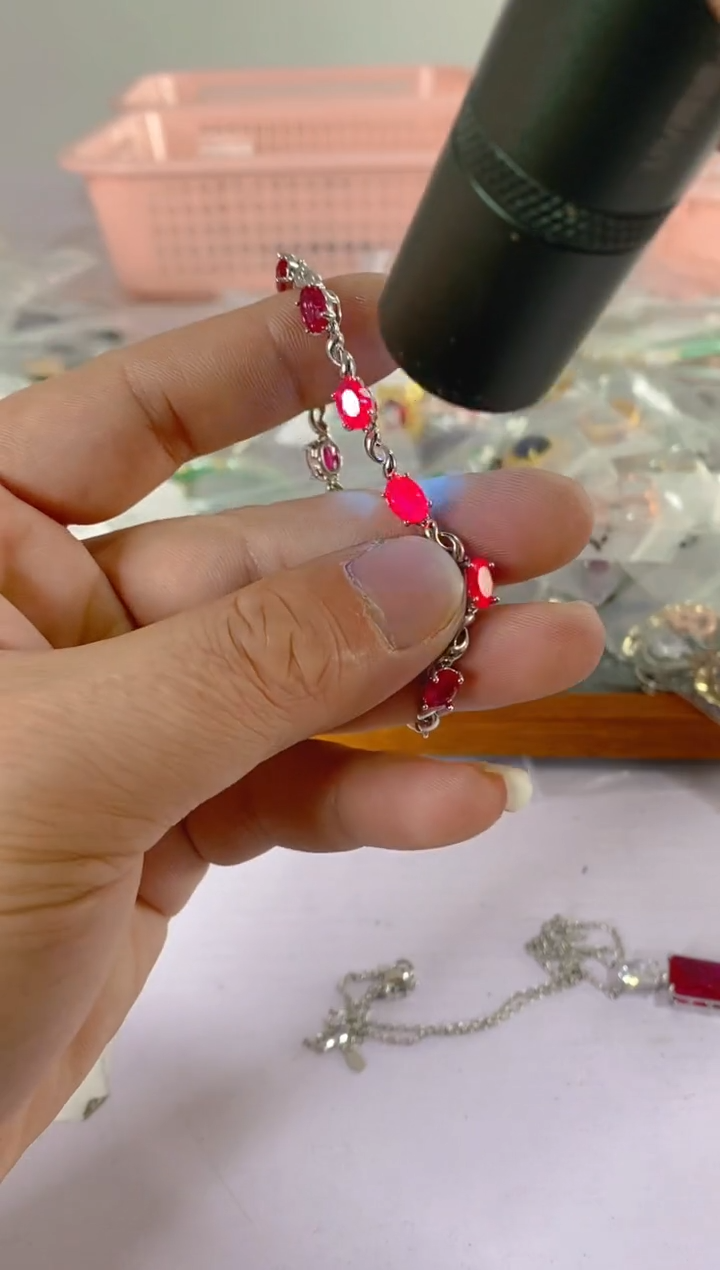 【闪购商品】水晶颈饰银S925镶嵌525红宝，蓝宝，多样性发一件赠链