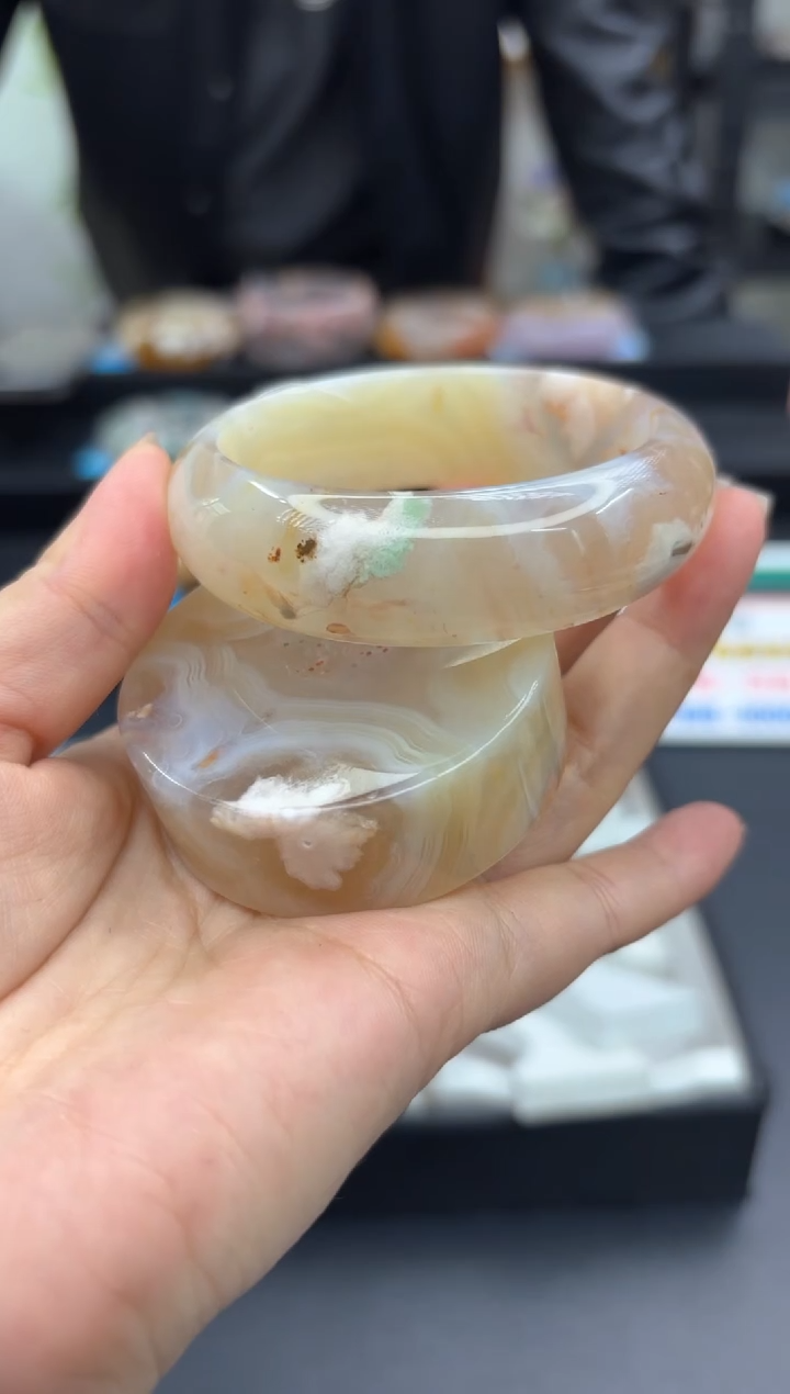 【闪购商品】石英质玉手镯未镶嵌C197(54圈赠送镯心)