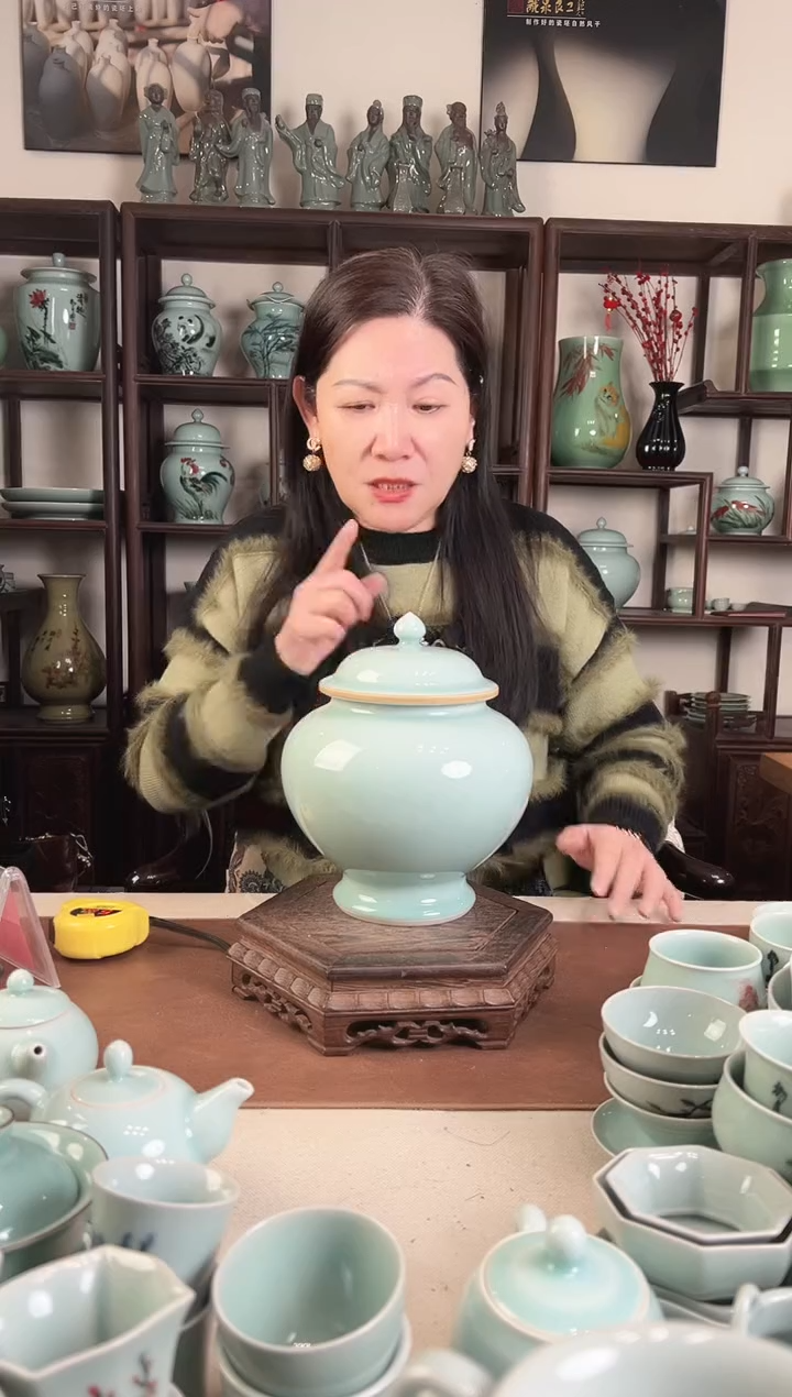 纯手工 粉青 小蛮腰盖罐