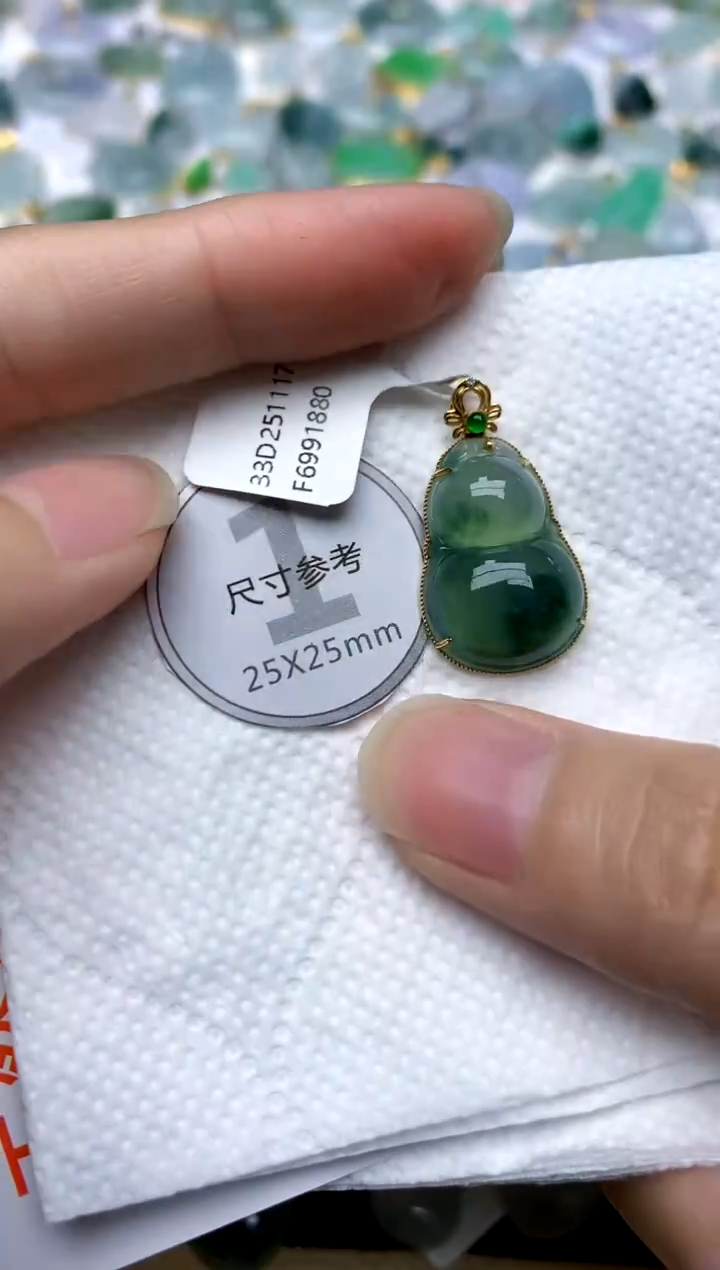 颈饰18K金镶嵌翡翠天然A货翡翠