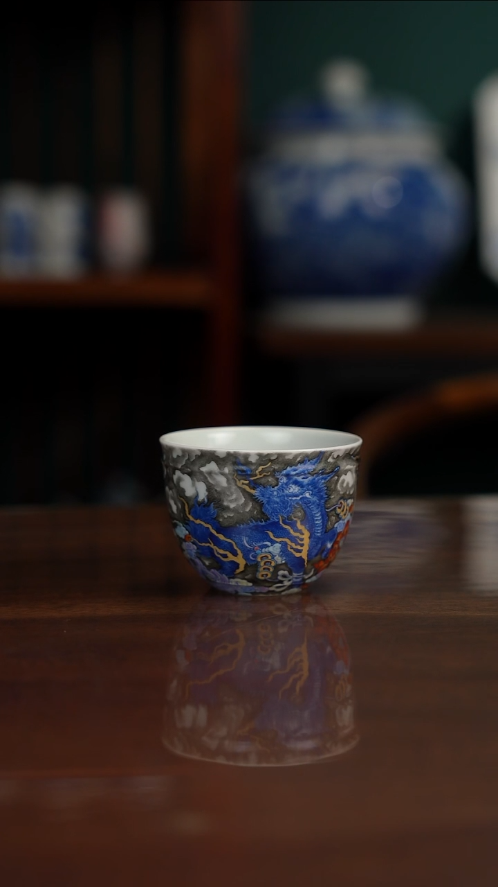 空山明月新派斗彩麒麟主人杯