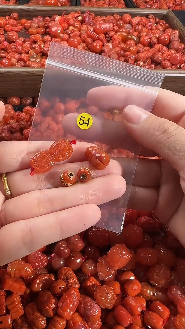 颈饰未镶嵌南红玛瑙1