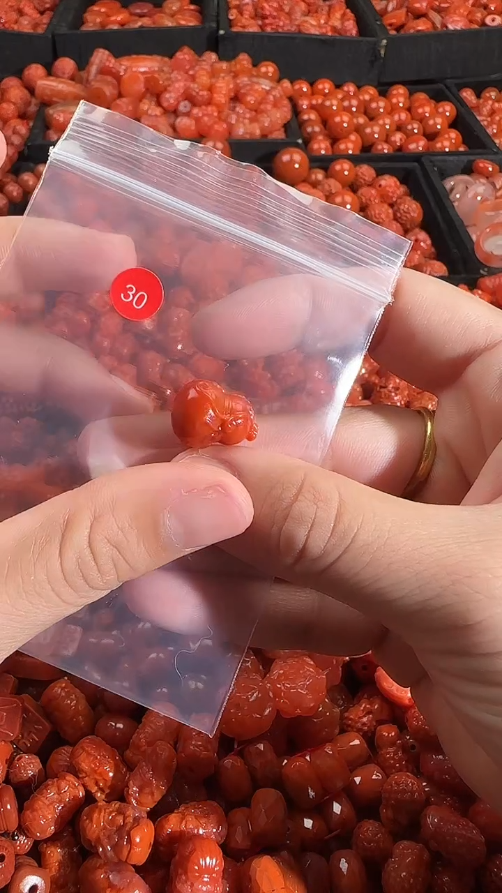 颈饰未镶嵌南红玛瑙1