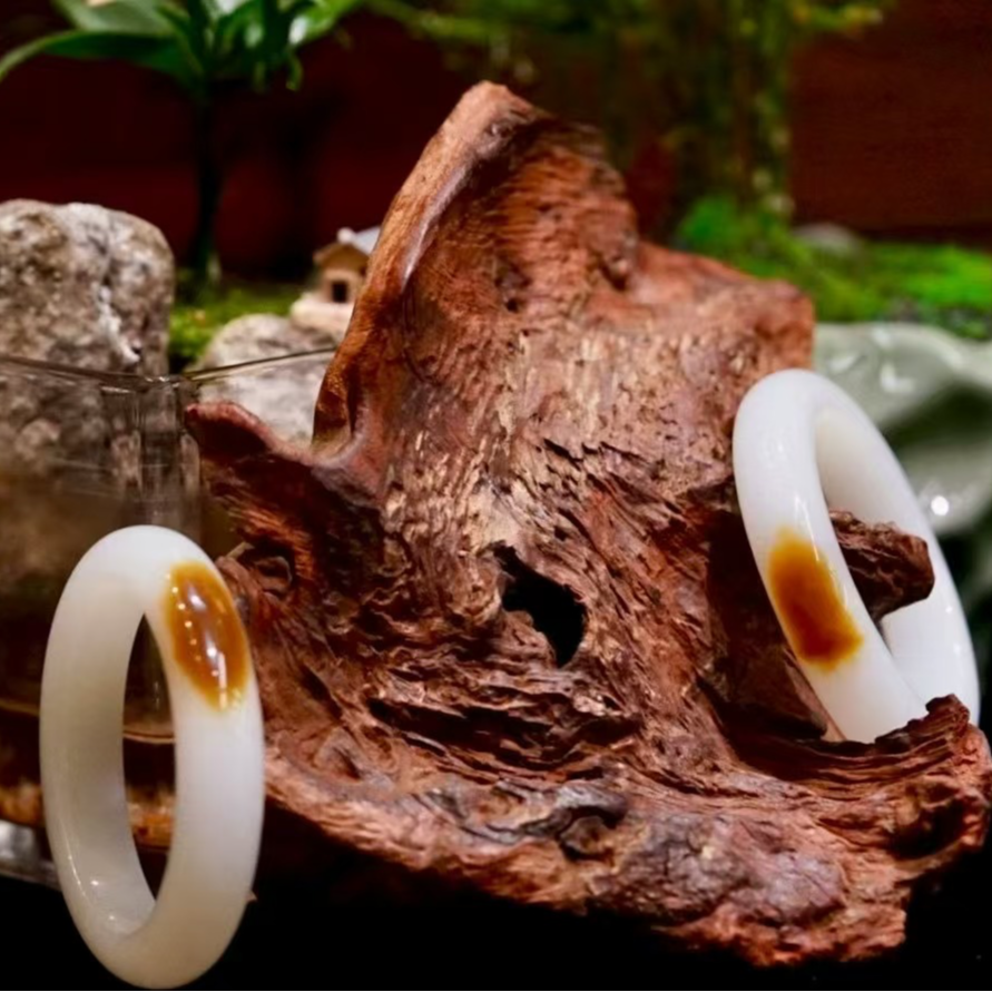 天然新疆和田玉一口糖手镯精美百搭清新色系显白高级感