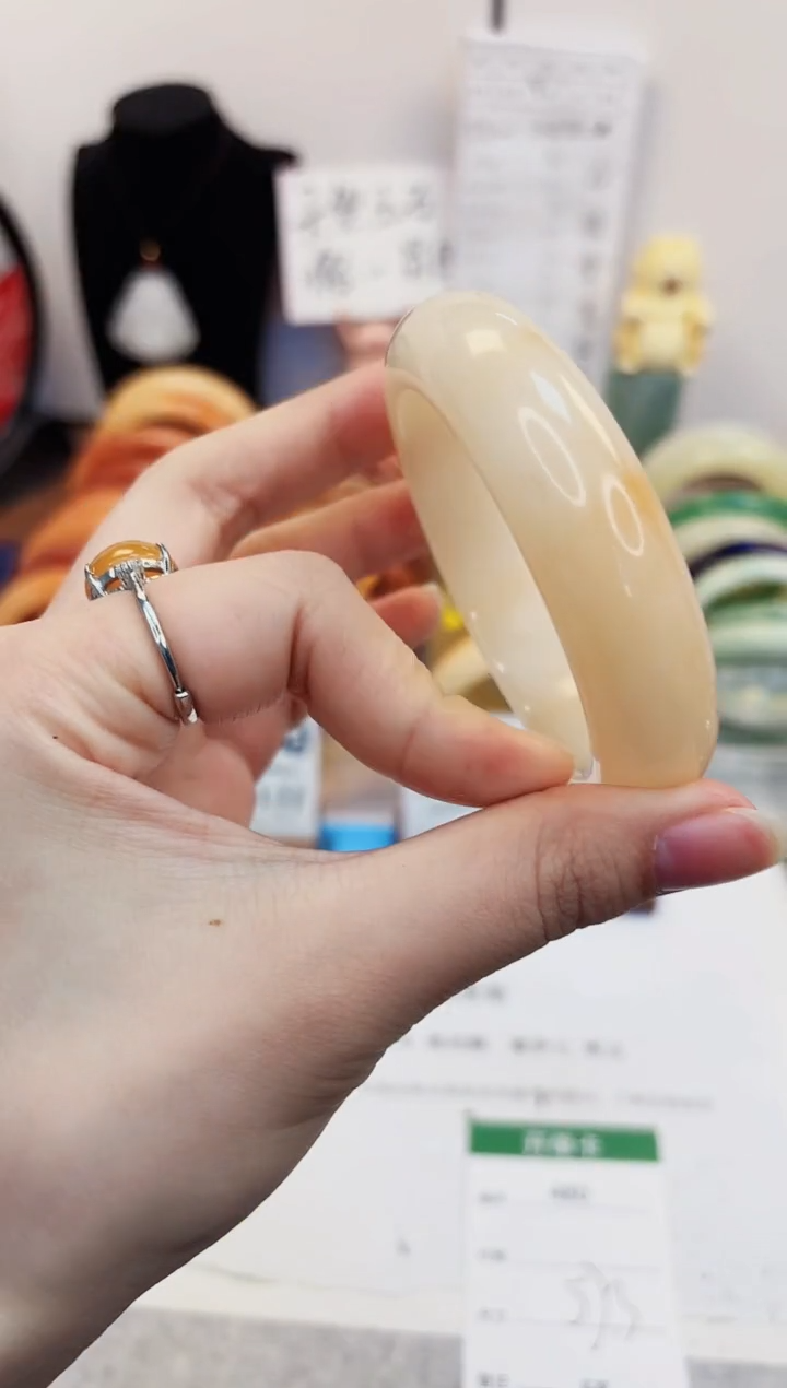 【闪购商品】石英质玉手镯未镶嵌480