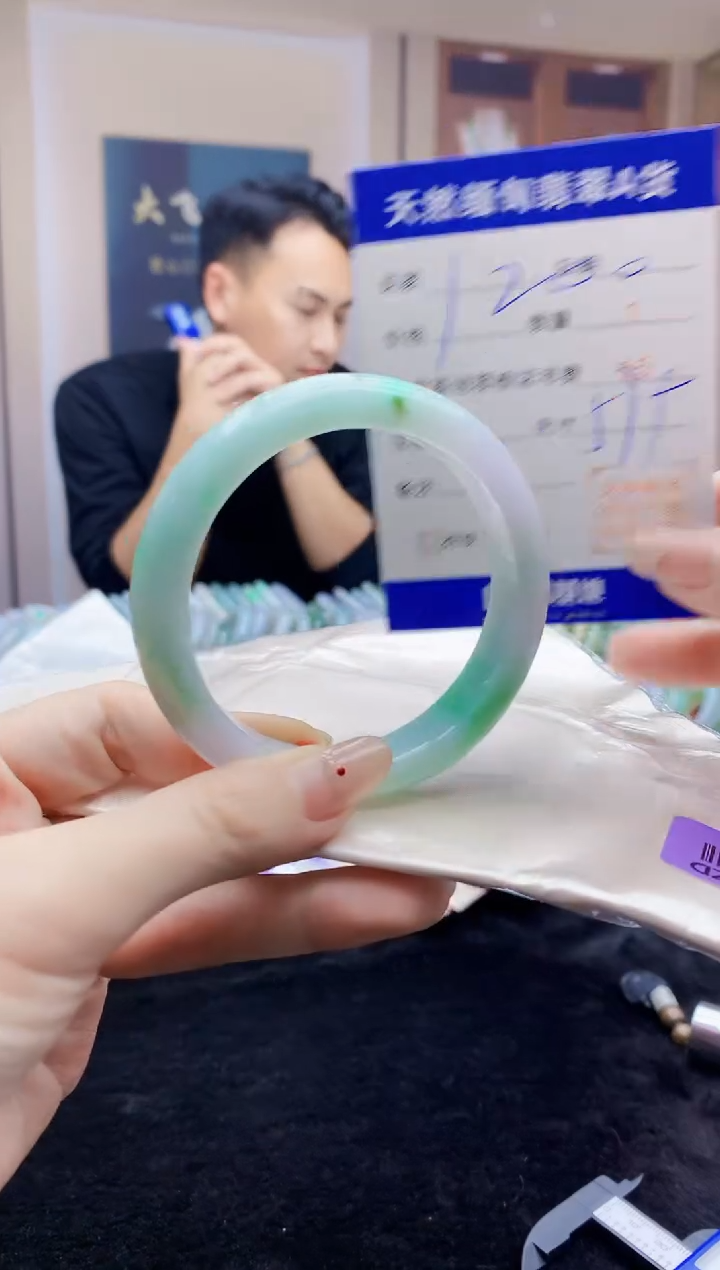 【闪购商品】翡翠手镯未镶嵌   H68-140