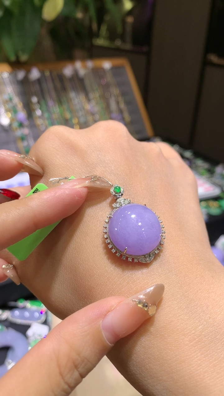 【闪购商品】翡翠吊坠(不含链)18K金镶嵌蛋面