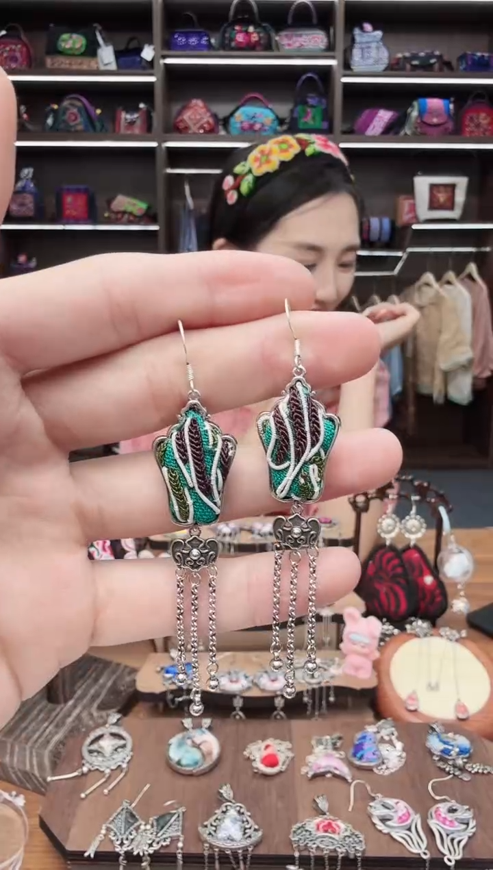 织绣99蒙阿苏苗绣传承旗舰店
