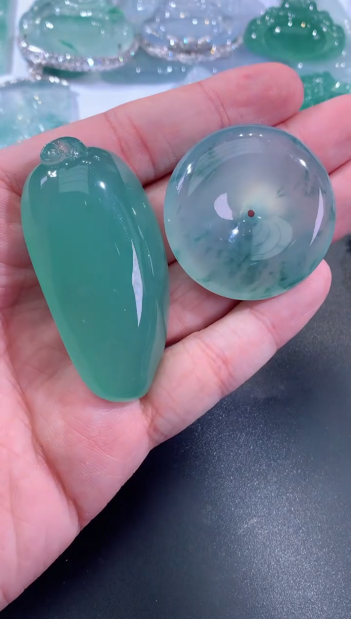 【闪购商品】翡翠未镶嵌颈饰欣赏链接