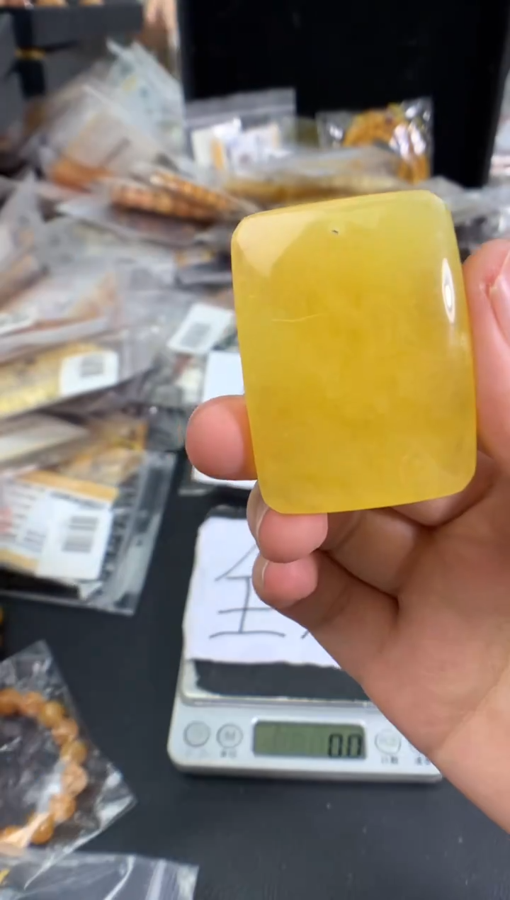 蜜蜡未镶嵌珠宝奇石1