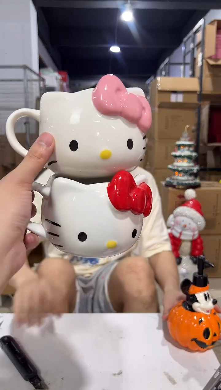 瓷片粉色红色KT猫头杯2个