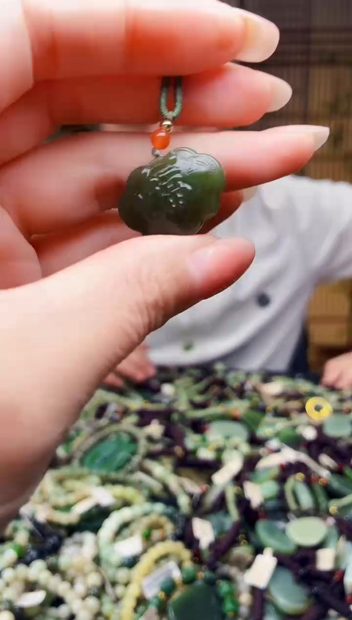 颈饰未镶嵌和田玉多样性发货，拍一发一