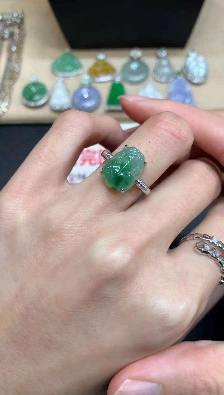 【闪购商品】翡翠戒指18K金镶嵌貔貅【无服务费】