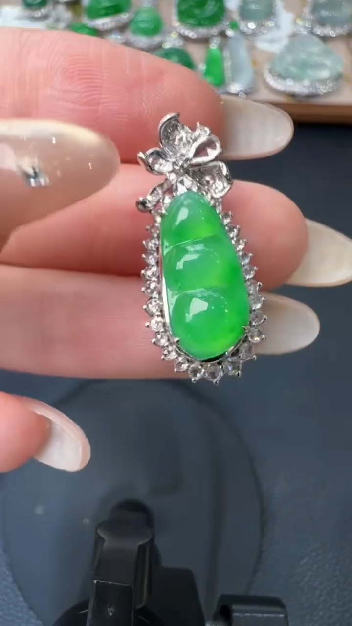 【闪购商品】翡翠吊坠(不含链)18K金镶嵌36