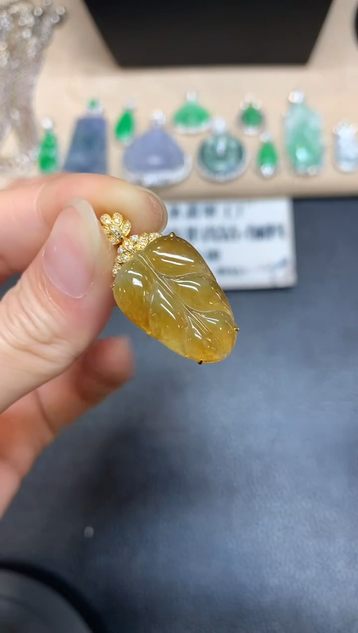 【闪购商品】翡翠颈饰18K金镶嵌树叶【无服务费