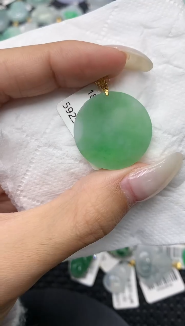 颈饰18K金镶嵌翡翠11111111111