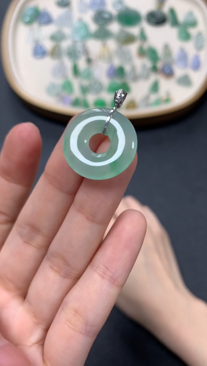 【闪购商品】翡翠吊坠(不含链)18K金镶嵌2580