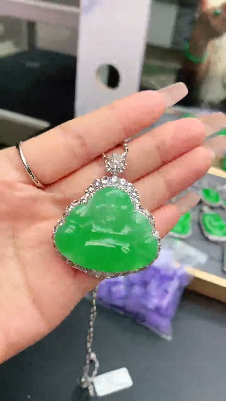 【闪购商品】翡翠颈饰18K金镶嵌赠礼盒证书 