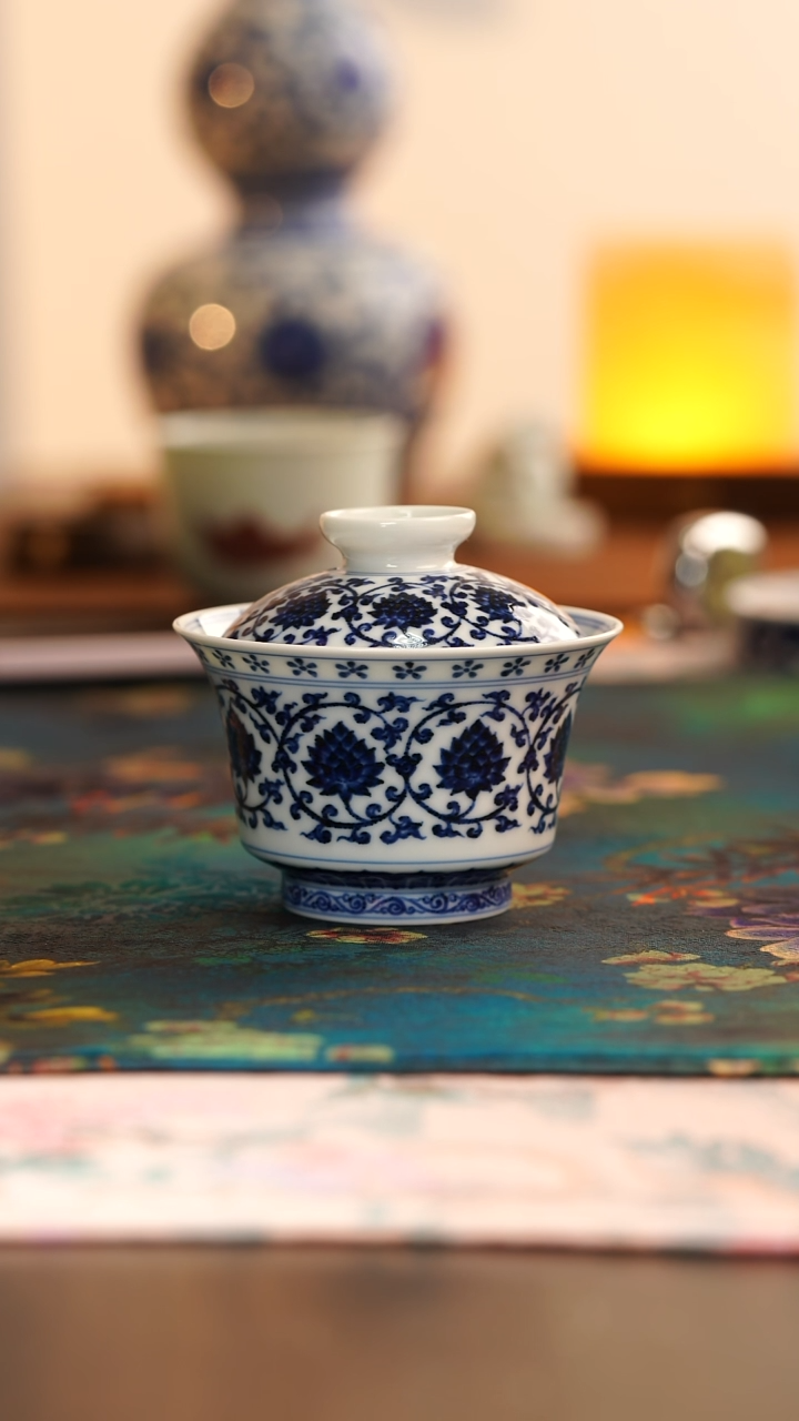 【闪购商品】松风馆缠枝莲马蹄盖碗