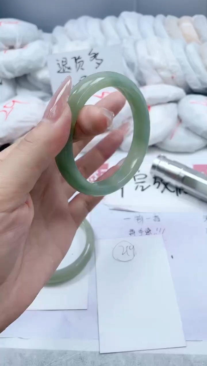 【闪购商品】石英质玉手镯未镶嵌219/58.3