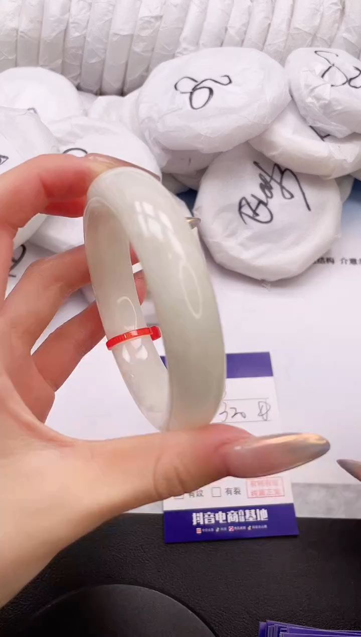 【闪购商品】和田玉手镯未镶嵌10K43-59