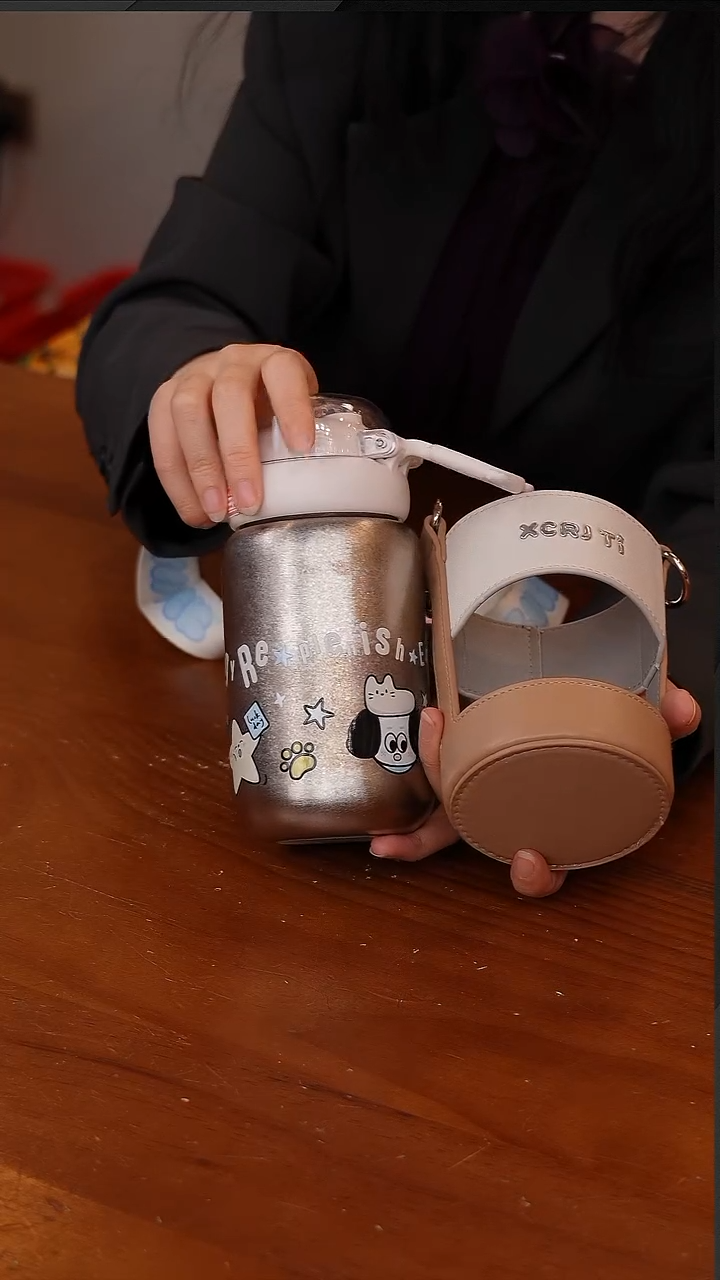 陶87-小茶日记内外纯钛儿童保温杯500ML-咖色-CF5841