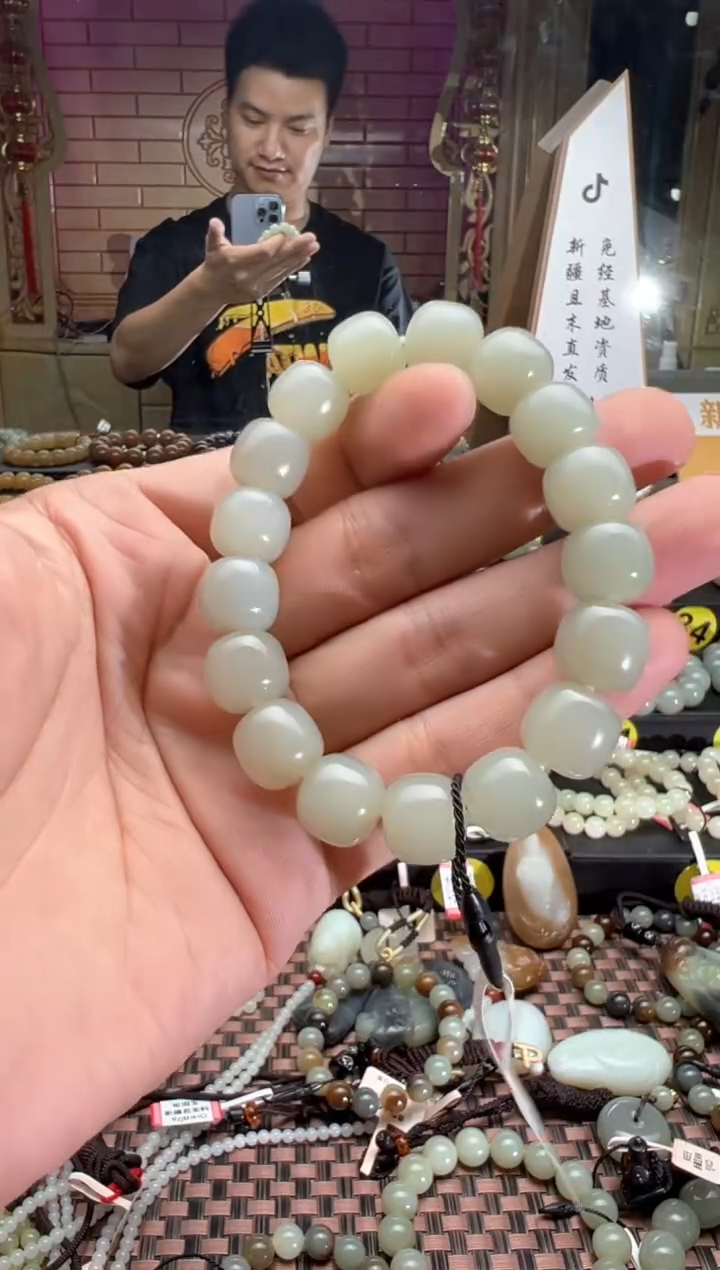 手串未镶嵌和田玉且末料青白玉老型珠手串卡11*12