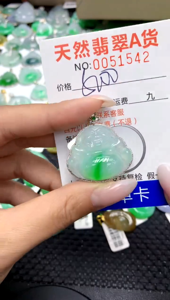 翡翠18K金镶嵌颈饰11111111111111