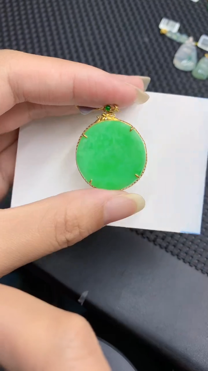 【闪购商品】翡翠颈饰18K金镶嵌            8