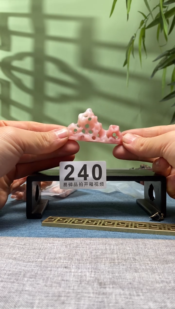【闪购商品】树脂制品底座  石头石是云南粉冻240号