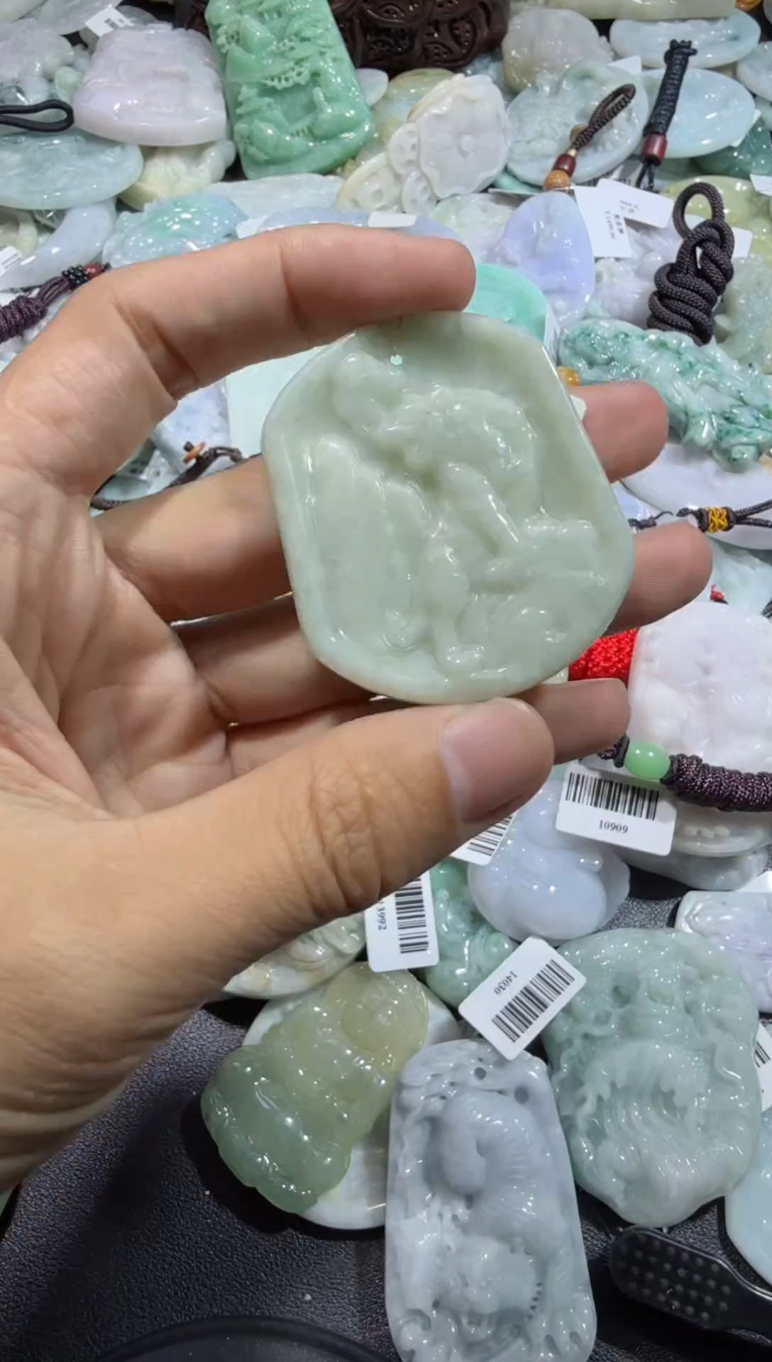 【闪购商品】翡翠颈饰未镶嵌00013000