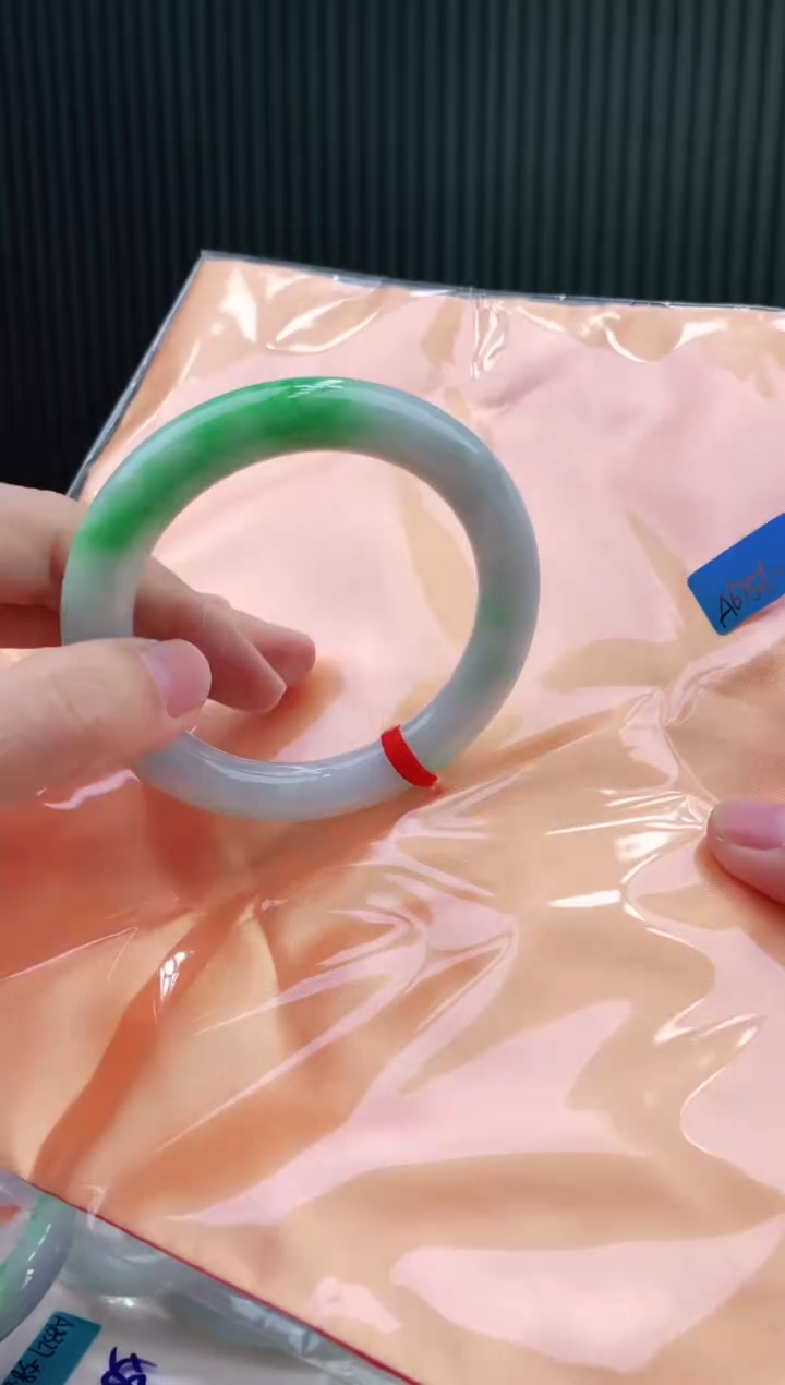 未镶嵌手镯翡翠57+