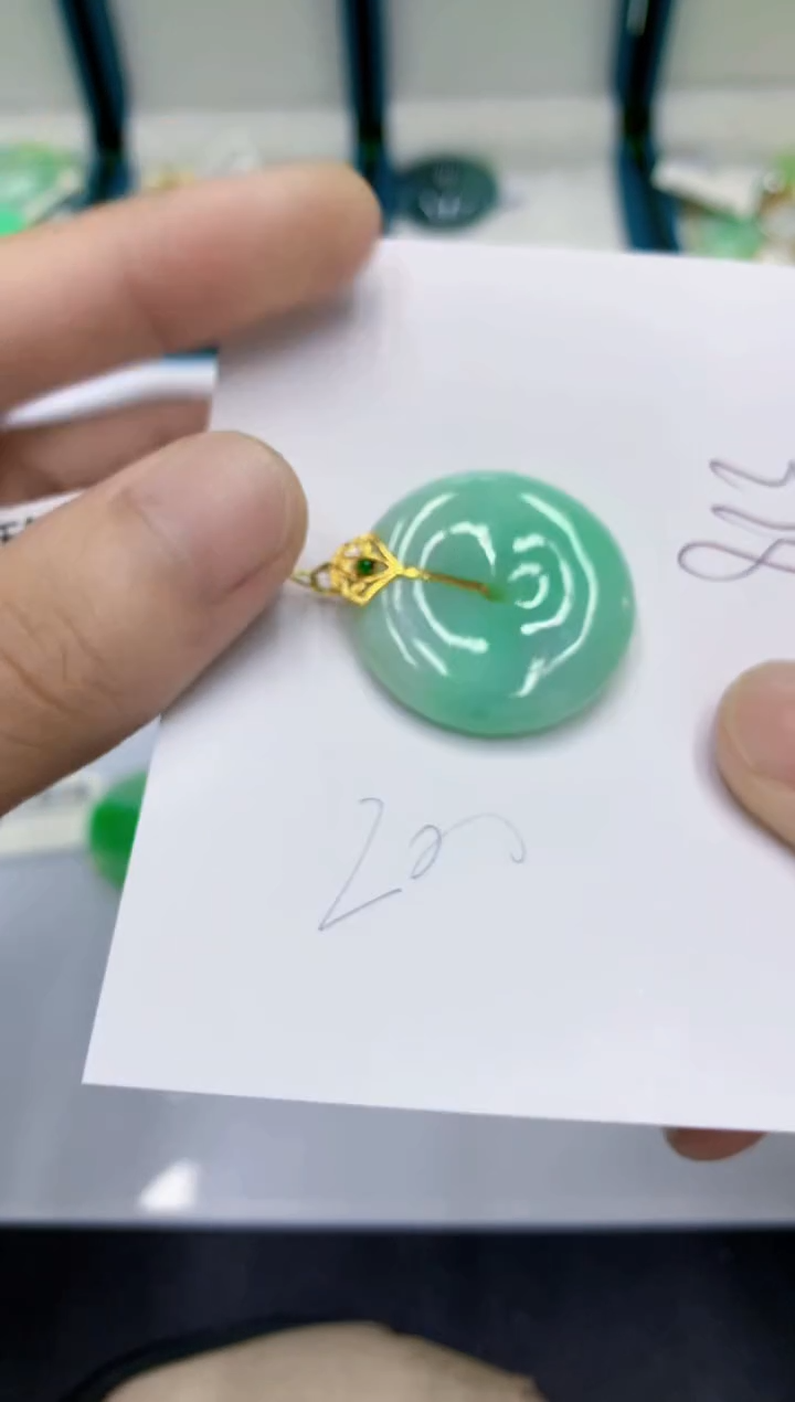 颈饰18K金镶嵌翡翠翡翠