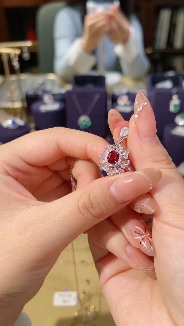 【闪购商品】红宝石吊坠(不含链)18K金镶嵌无烧红宝石吊坠