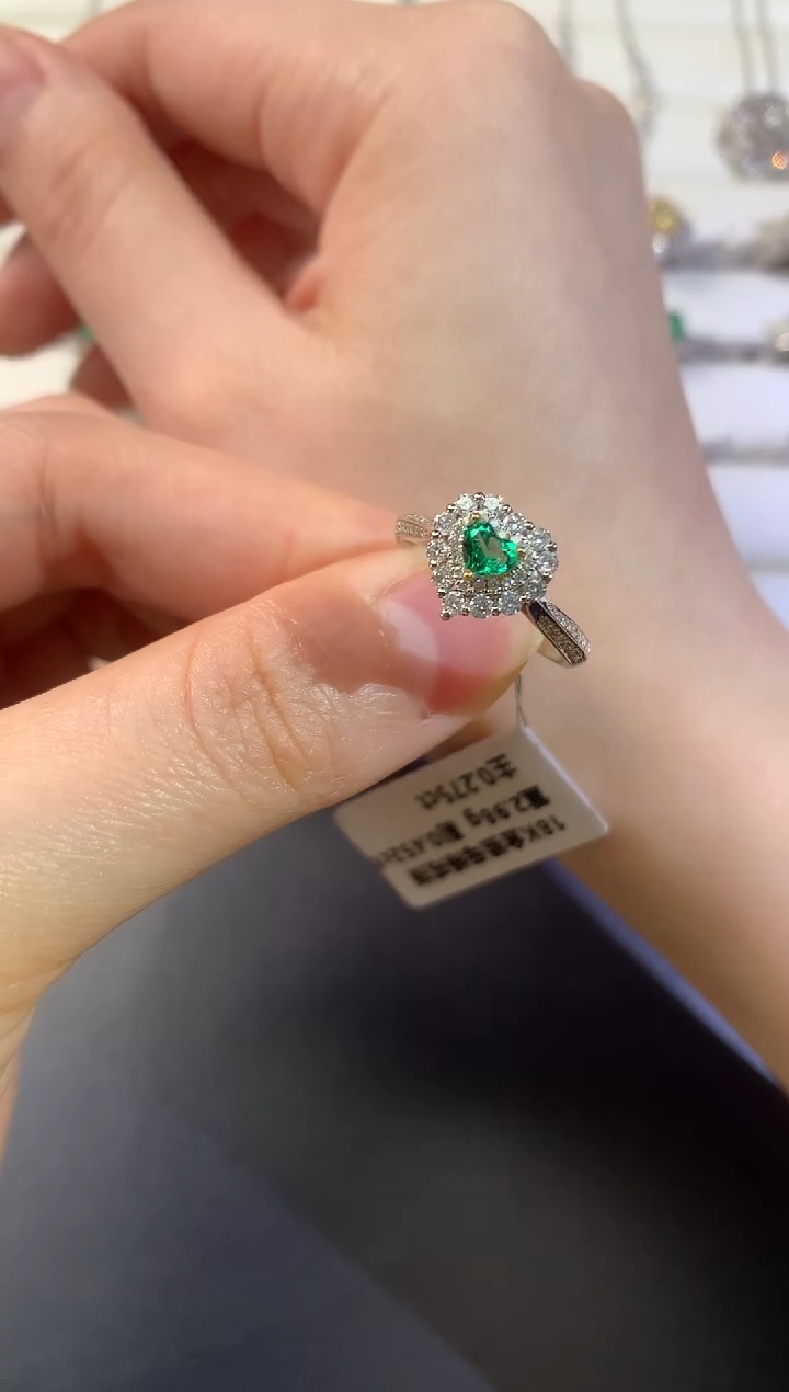 【闪购商品】戒指18K金镶嵌祖母绿E191|5380