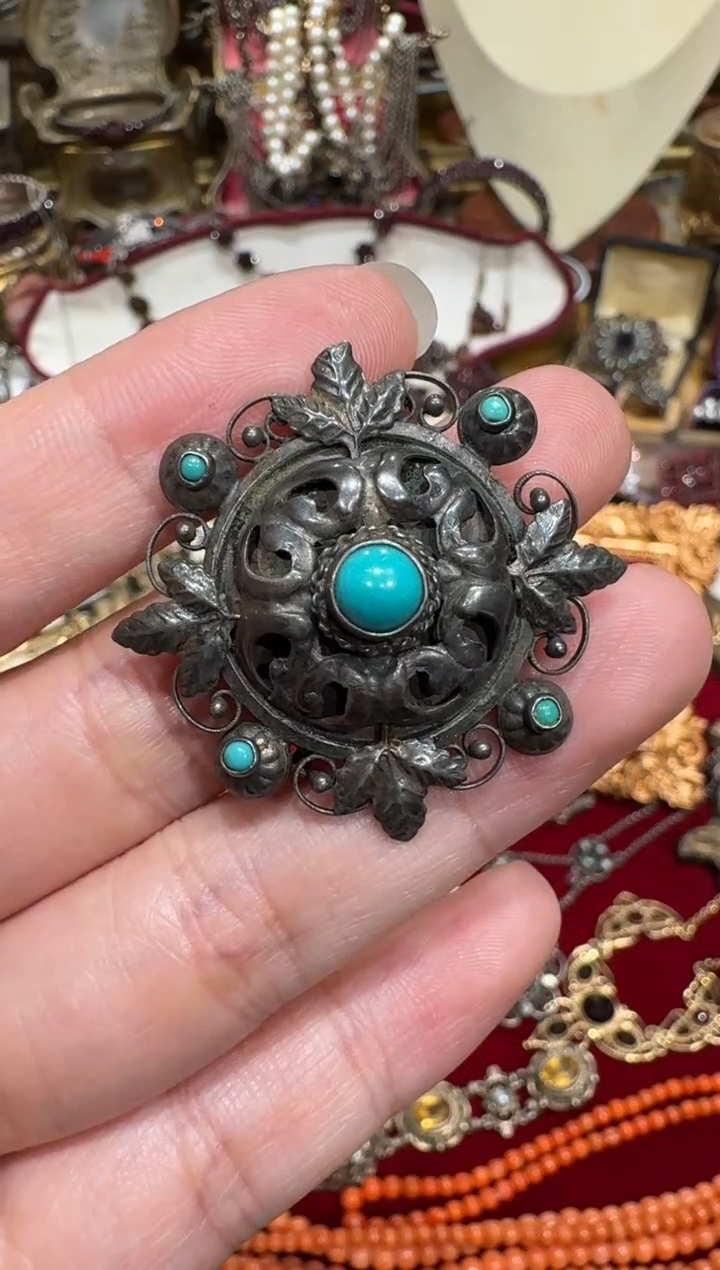 非金属无法国松松胸针，800银标+工匠标