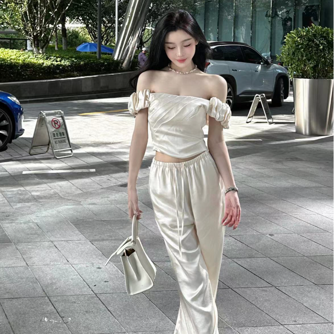 慵懒休闲米色缎面感垂感阔腿裤长裤