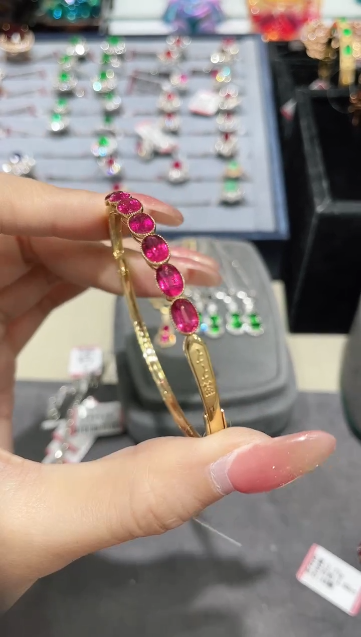 18K金镶嵌碧玺手镯