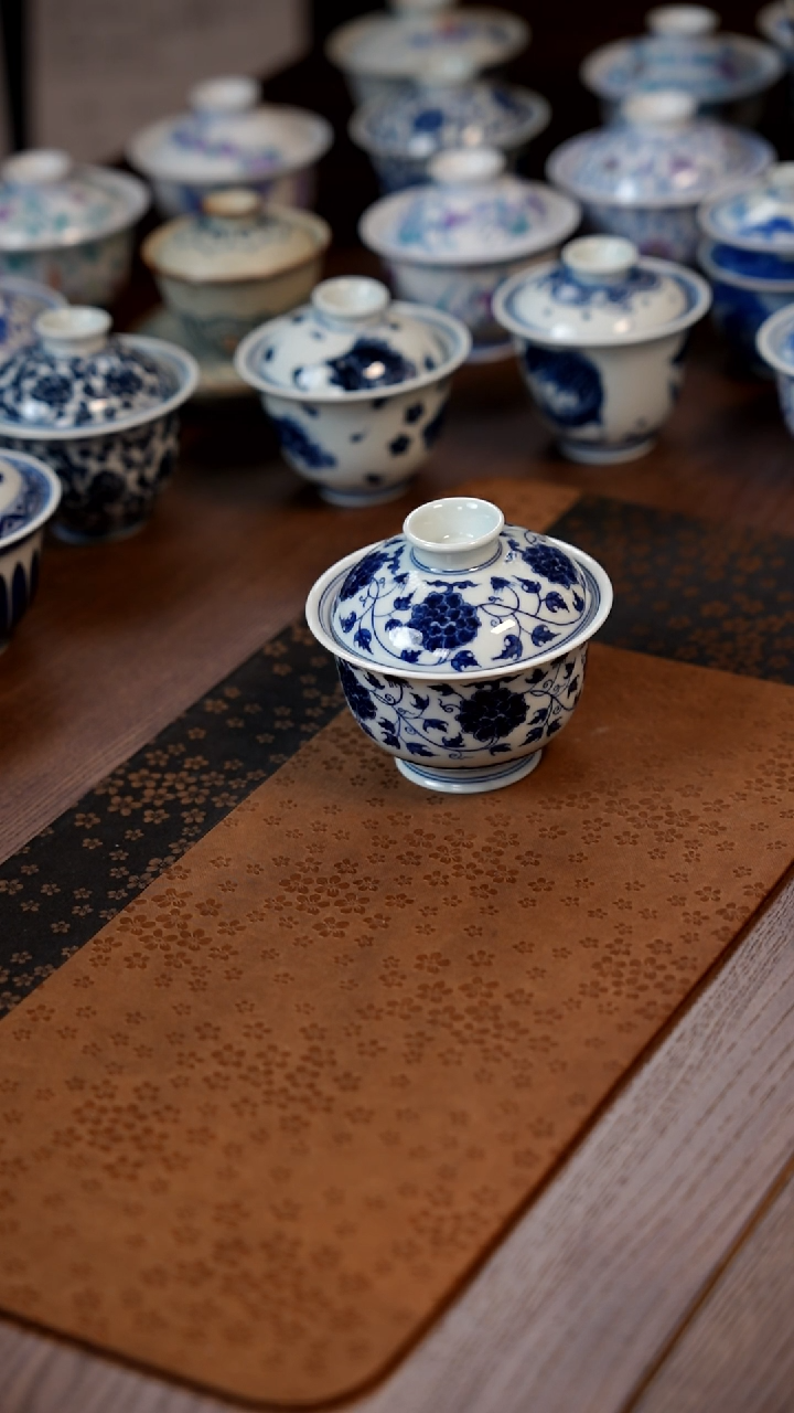 【闪购商品】130缠枝花卉盖碗111111111