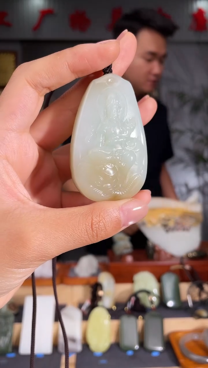 和田玉未镶嵌颈饰1