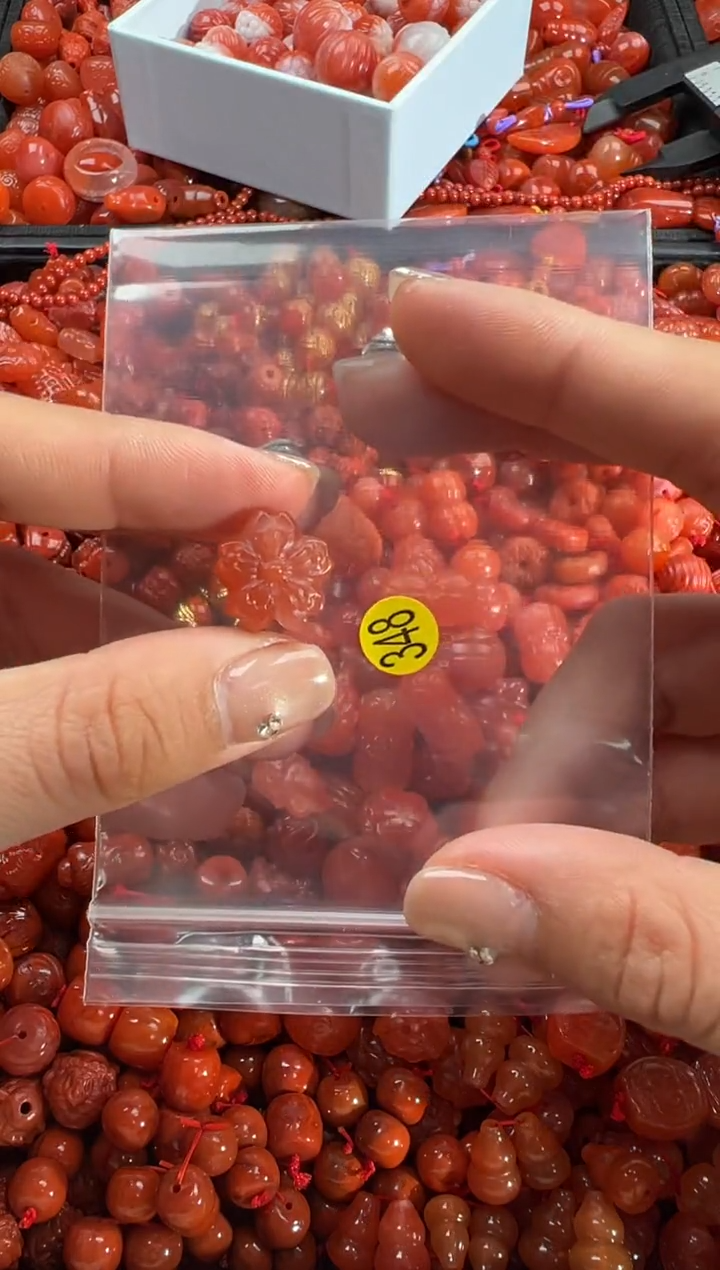 【闪购商品】南红玛瑙颈饰未镶嵌1