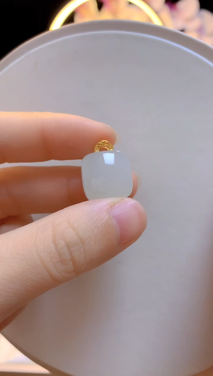 和田玉18K金镶嵌吊坠(赠链)加厚版方糖