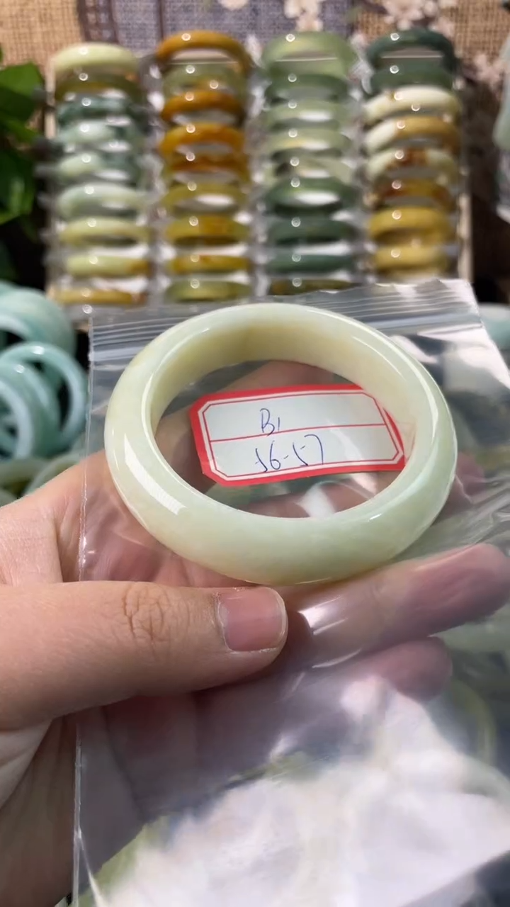 未镶嵌岫玉手镯岫玉手镯