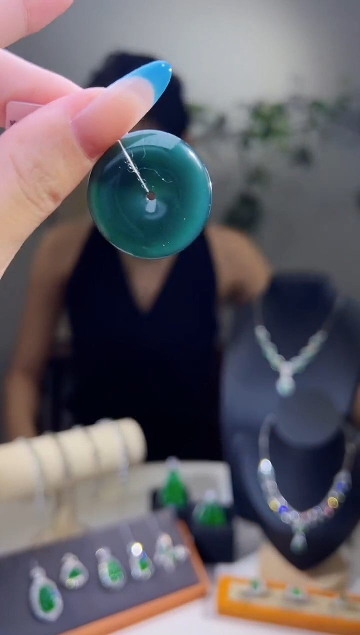 翡翠未镶嵌颈饰平安扣