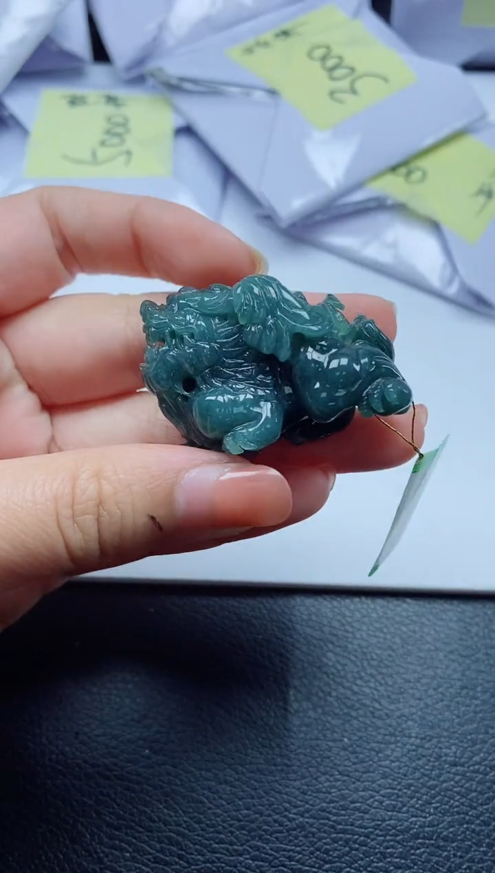 翡翠未镶嵌颈饰