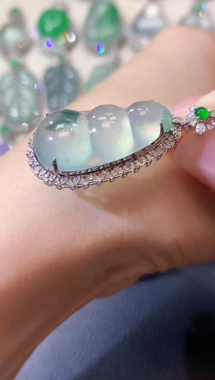 【闪购商品】翡翠吊坠(不含链)18K金镶嵌A47