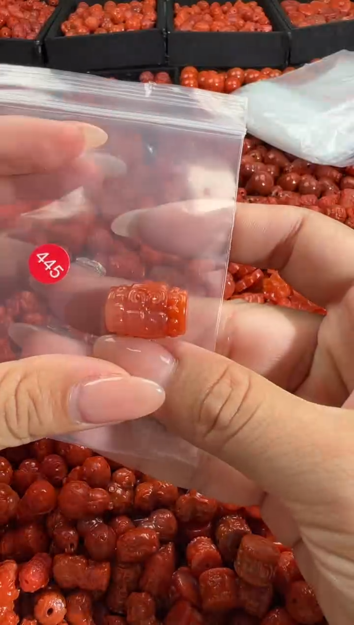 颈饰未镶嵌南红玛瑙1