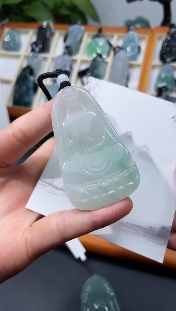 颈饰未镶嵌翡翠厨**英观音