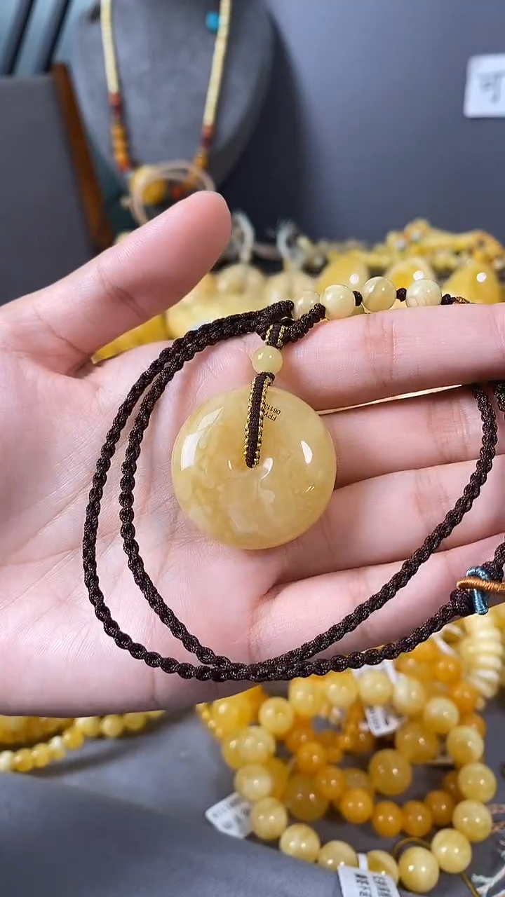 裸石琥珀未镶嵌平安扣7.38克